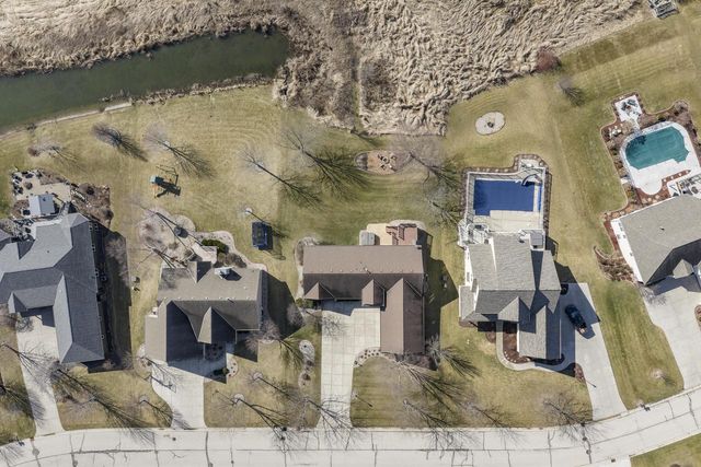 S97W13801 Stonebridge WAY, Muskego, WI 53150