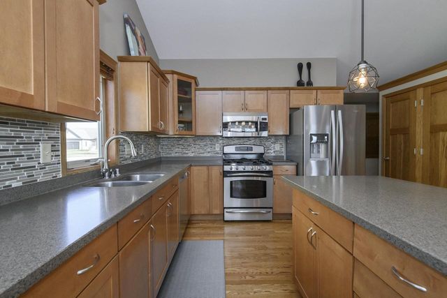 S97W13801 Stonebridge WAY, Muskego, WI 53150