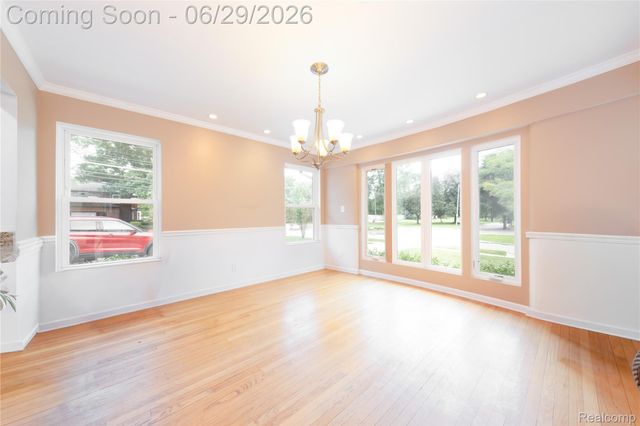 622 Sunningdale Drive, Grosse Pointe Woods, MI 48236