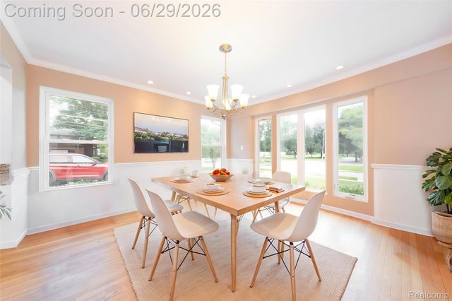 622 Sunningdale Drive, Grosse Pointe Woods, MI 48236