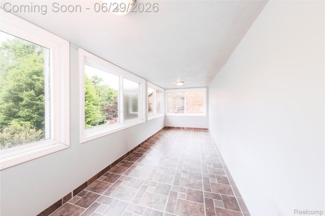 622 Sunningdale Drive, Grosse Pointe Woods, MI 48236
