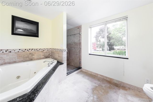 622 Sunningdale Drive, Grosse Pointe Woods, MI 48236