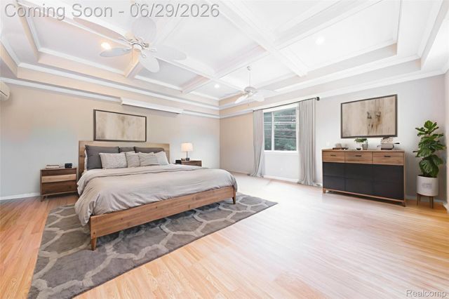 622 Sunningdale Drive, Grosse Pointe Woods, MI 48236
