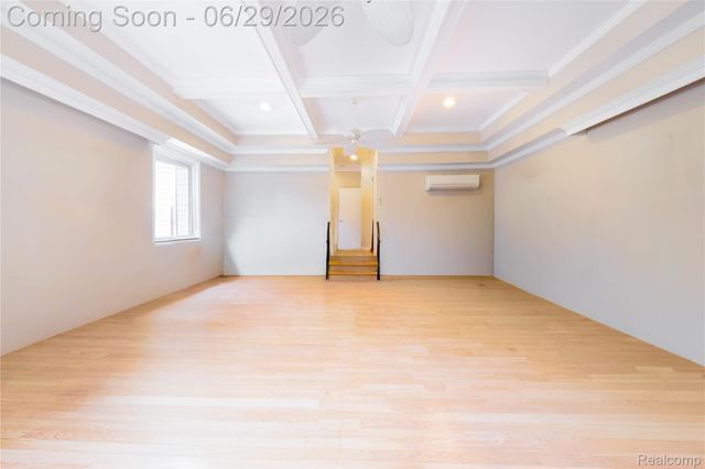 622 Sunningdale Drive, Grosse Pointe Woods, MI 48236