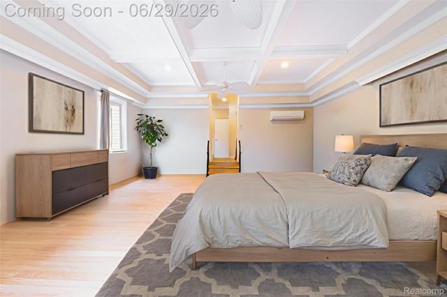 622 Sunningdale Drive, Grosse Pointe Woods, MI 48236
