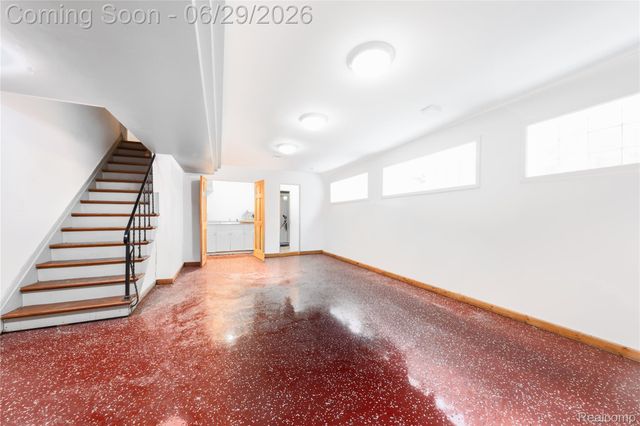 622 Sunningdale Drive, Grosse Pointe Woods, MI 48236