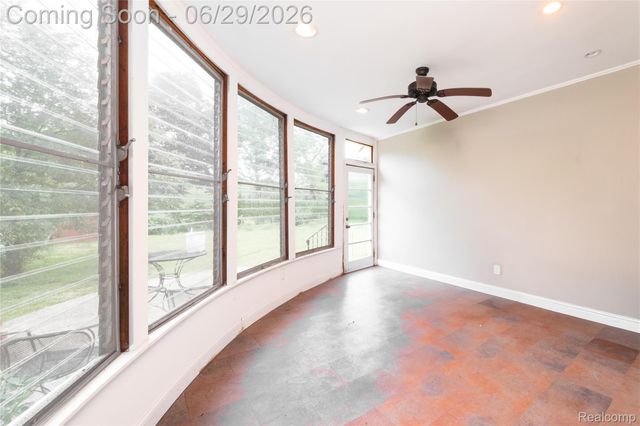 622 Sunningdale Drive, Grosse Pointe Woods, MI 48236