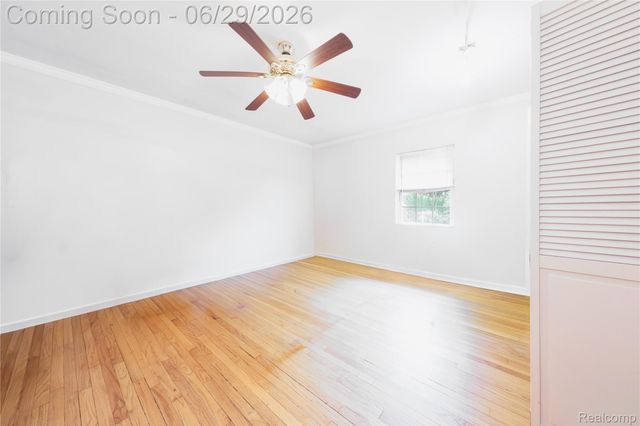 622 Sunningdale Drive, Grosse Pointe Woods, MI 48236