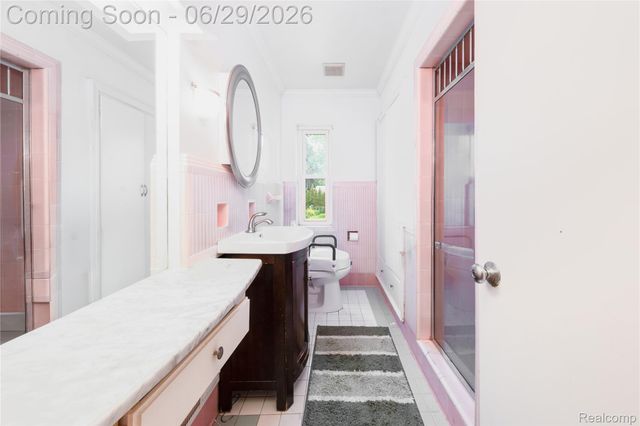 622 Sunningdale Drive, Grosse Pointe Woods, MI 48236