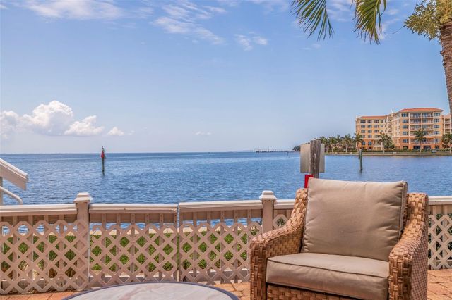 5266 BEACH DRIVE SE B, St Petersburg, FL 33705