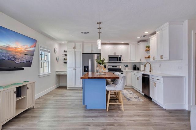5266 BEACH DRIVE SE B, St Petersburg, FL 33705