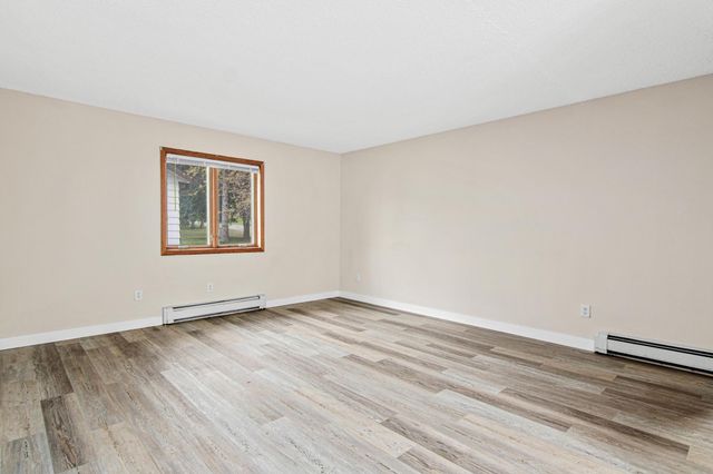 6262 7th Street N, Oakdale, MN 55128