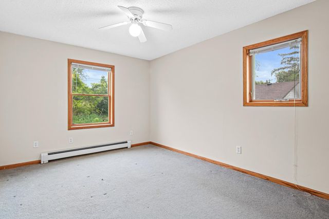6262 7th Street N, Oakdale, MN 55128