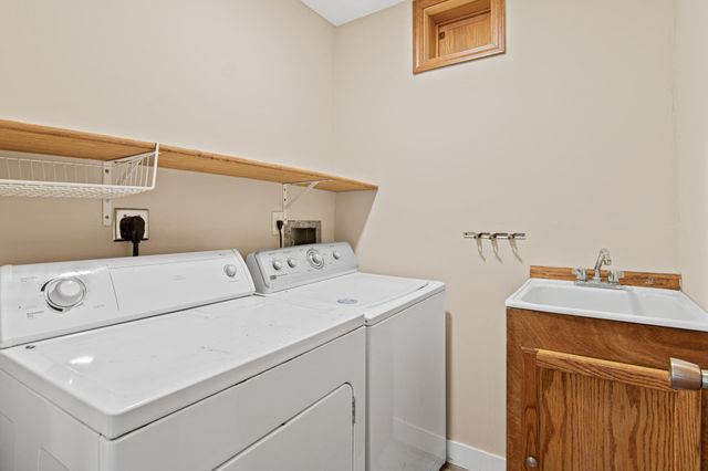 6262 7th Street N, Oakdale, MN 55128