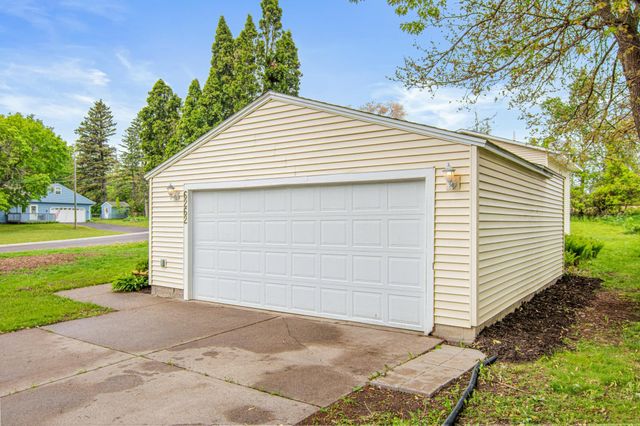 6262 7th Street N, Oakdale, MN 55128
