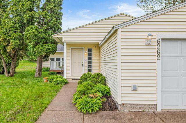 6262 7th Street N, Oakdale, MN 55128