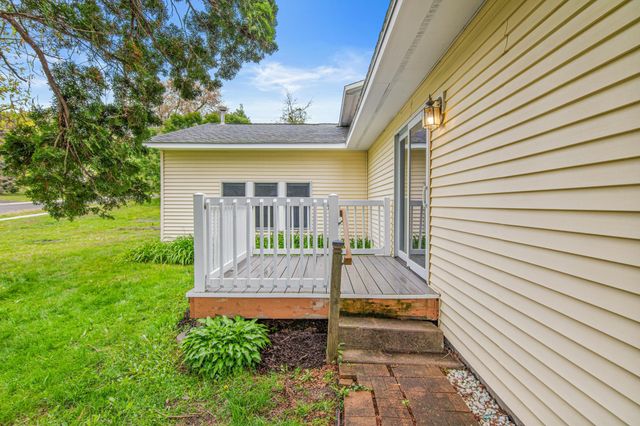 6262 7th Street N, Oakdale, MN 55128