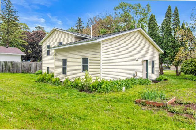 6262 7th Street N, Oakdale, MN 55128