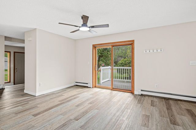 6262 7th Street N, Oakdale, MN 55128