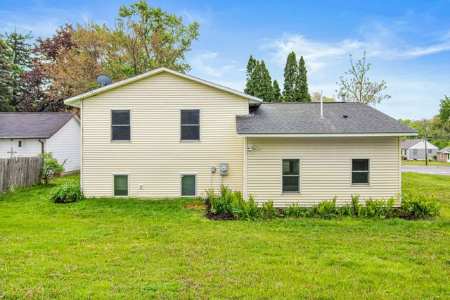 6262 7th Street N, Oakdale, MN 55128