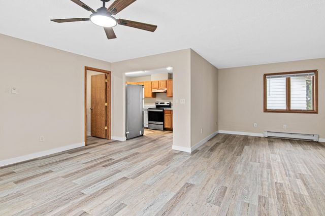 6262 7th Street N, Oakdale, MN 55128