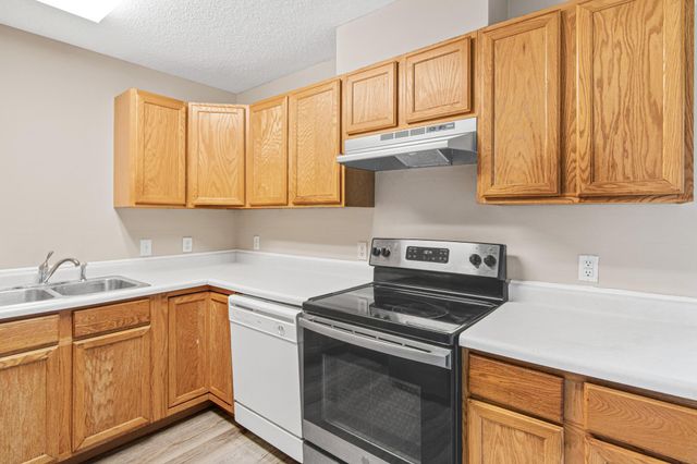 6262 7th Street N, Oakdale, MN 55128