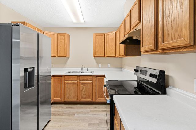 6262 7th Street N, Oakdale, MN 55128