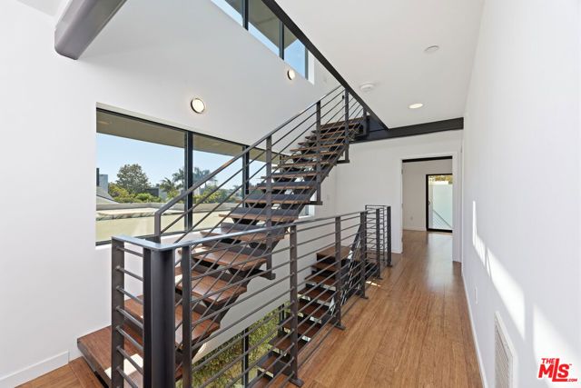 742 Brooks Avenue, Los Angeles, CA 90291