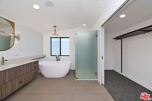 742 Brooks Avenue, Los Angeles, CA 90291