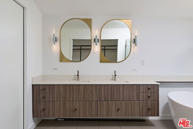 742 Brooks Avenue, Los Angeles, CA 90291