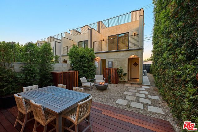 742 Brooks Avenue, Los Angeles, CA 90291