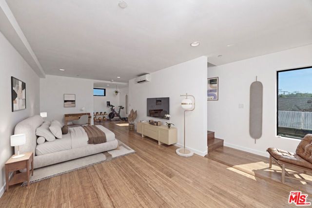 742 Brooks Avenue, Los Angeles, CA 90291