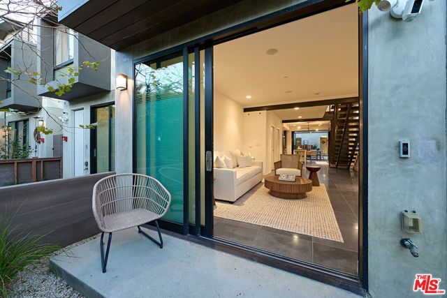 742 Brooks Avenue, Los Angeles, CA 90291