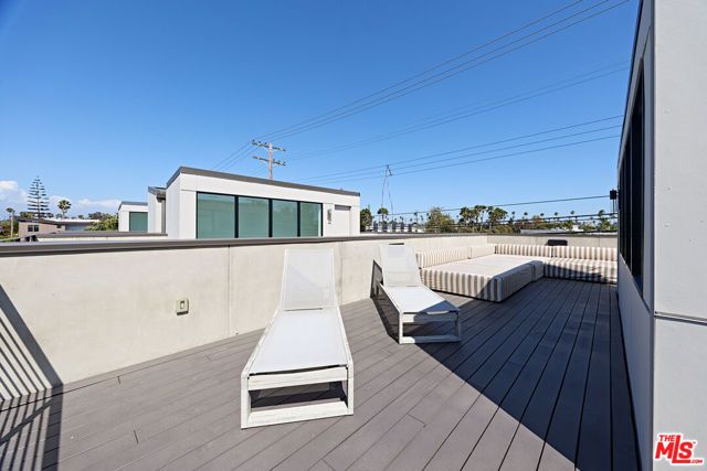 742 Brooks Avenue, Los Angeles, CA 90291