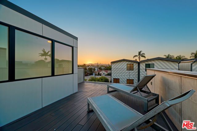 742 Brooks Avenue, Los Angeles, CA 90291