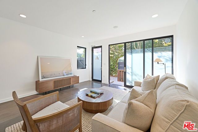 742 Brooks Avenue, Los Angeles, CA 90291