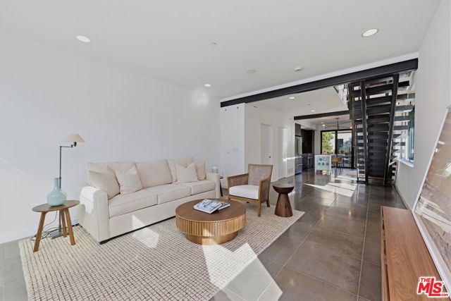 742 Brooks Avenue, Los Angeles, CA 90291