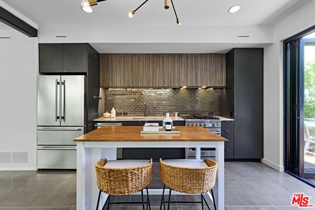 742 Brooks Avenue, Los Angeles, CA 90291