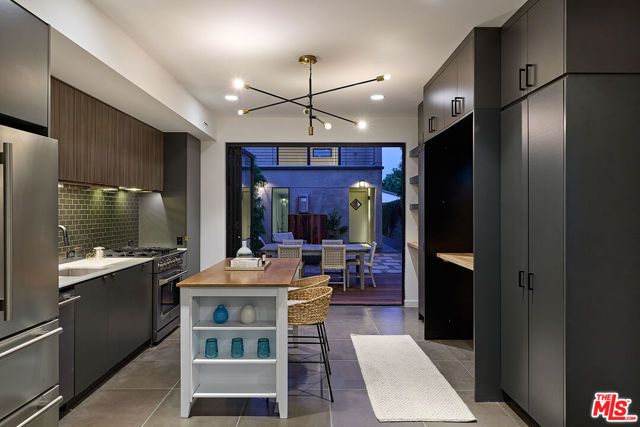 742 Brooks Avenue, Los Angeles, CA 90291