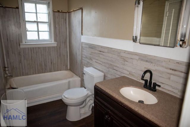 712 Rosedale Ave, Claxton, GA 30417