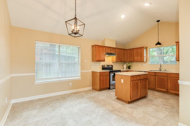 205 Mango Street, Lake Jackson, TX 77566