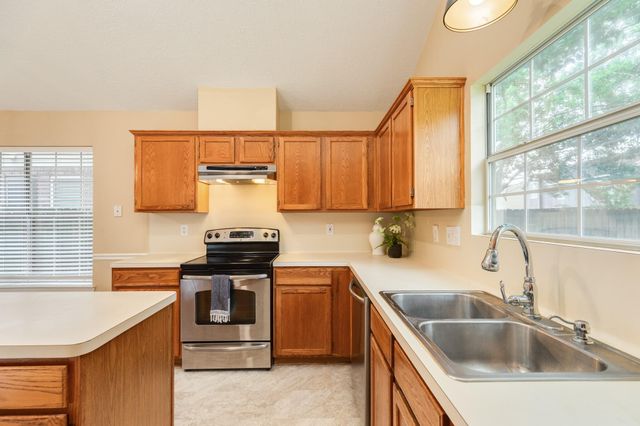 205 Mango Street, Lake Jackson, TX 77566