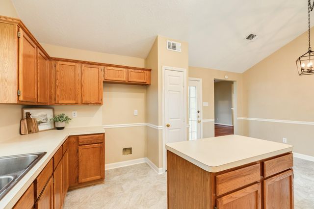 205 Mango Street, Lake Jackson, TX 77566