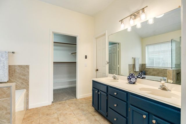 205 Mango Street, Lake Jackson, TX 77566