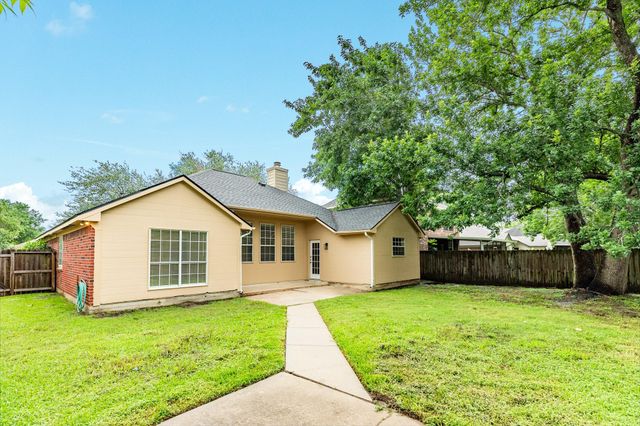 205 Mango Street, Lake Jackson, TX 77566