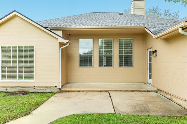 205 Mango Street, Lake Jackson, TX 77566