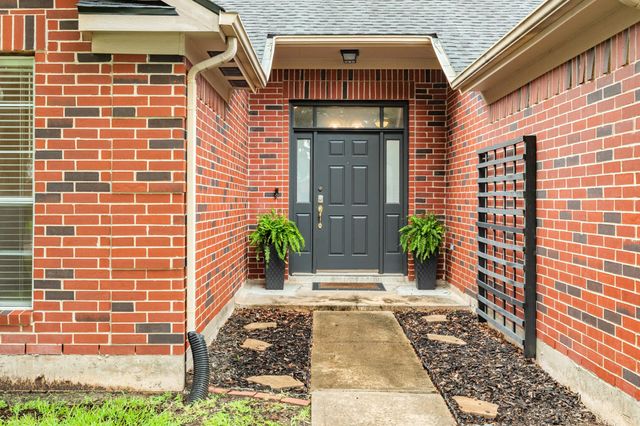 205 Mango Street, Lake Jackson, TX 77566
