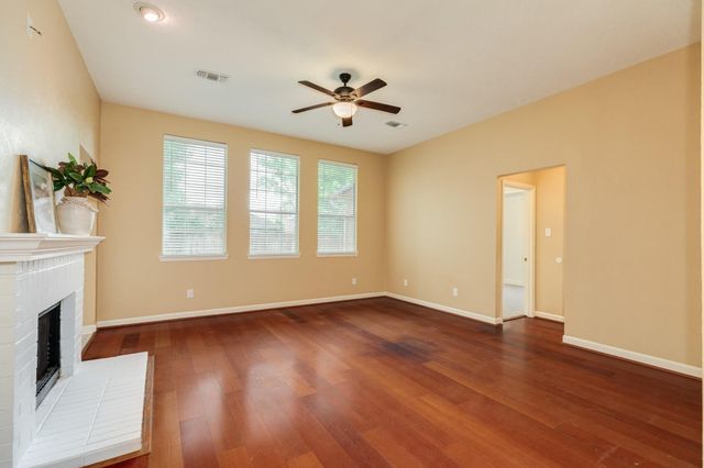 205 Mango Street, Lake Jackson, TX 77566