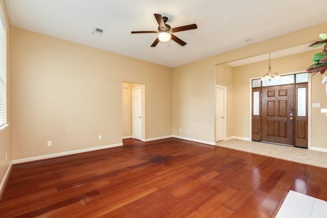205 Mango Street, Lake Jackson, TX 77566