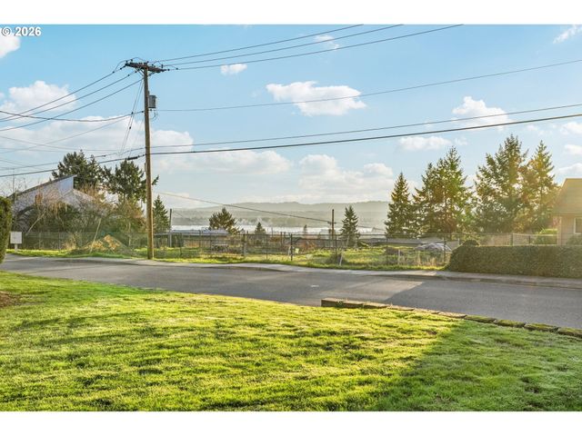 1311 E 32ND Ave, Vancouver, WA 98661